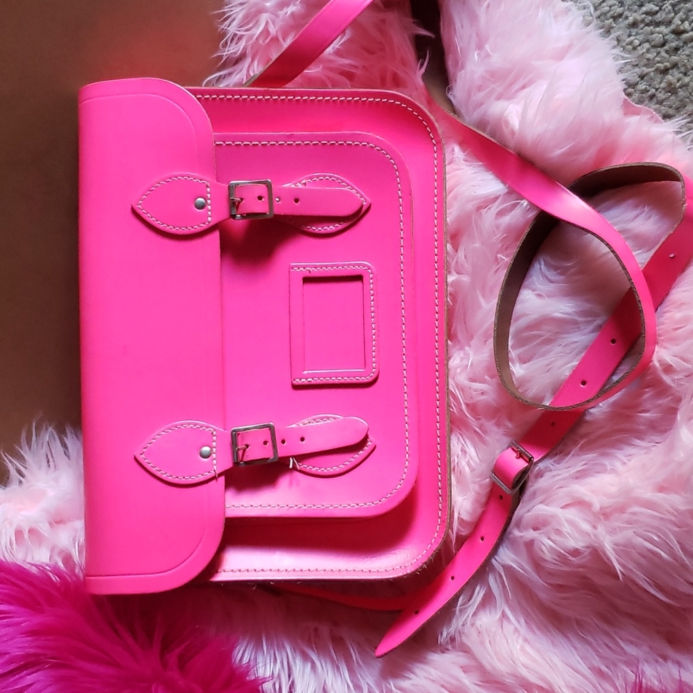 Bag/ purse/The Cambridge" bright pink color suitcase/ purse 👛